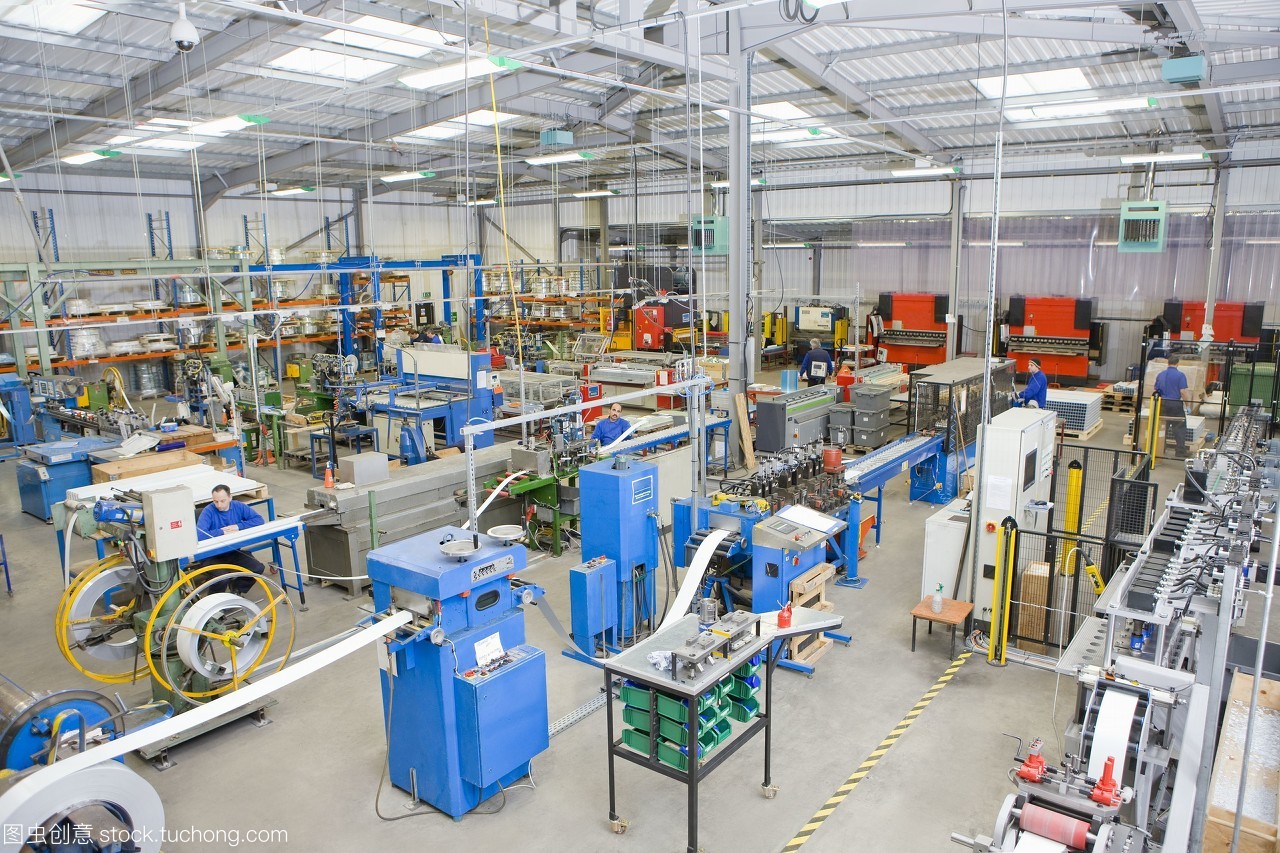 工厂生产铝光配件的机械视图